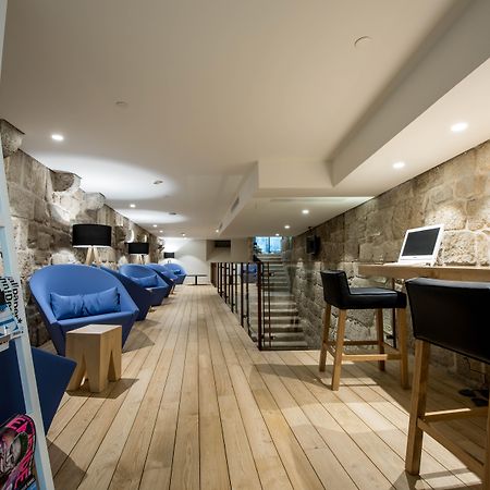Bluesock Hostels Πόρτο Εξωτερικό φωτογραφία The library at the University of Roehampton