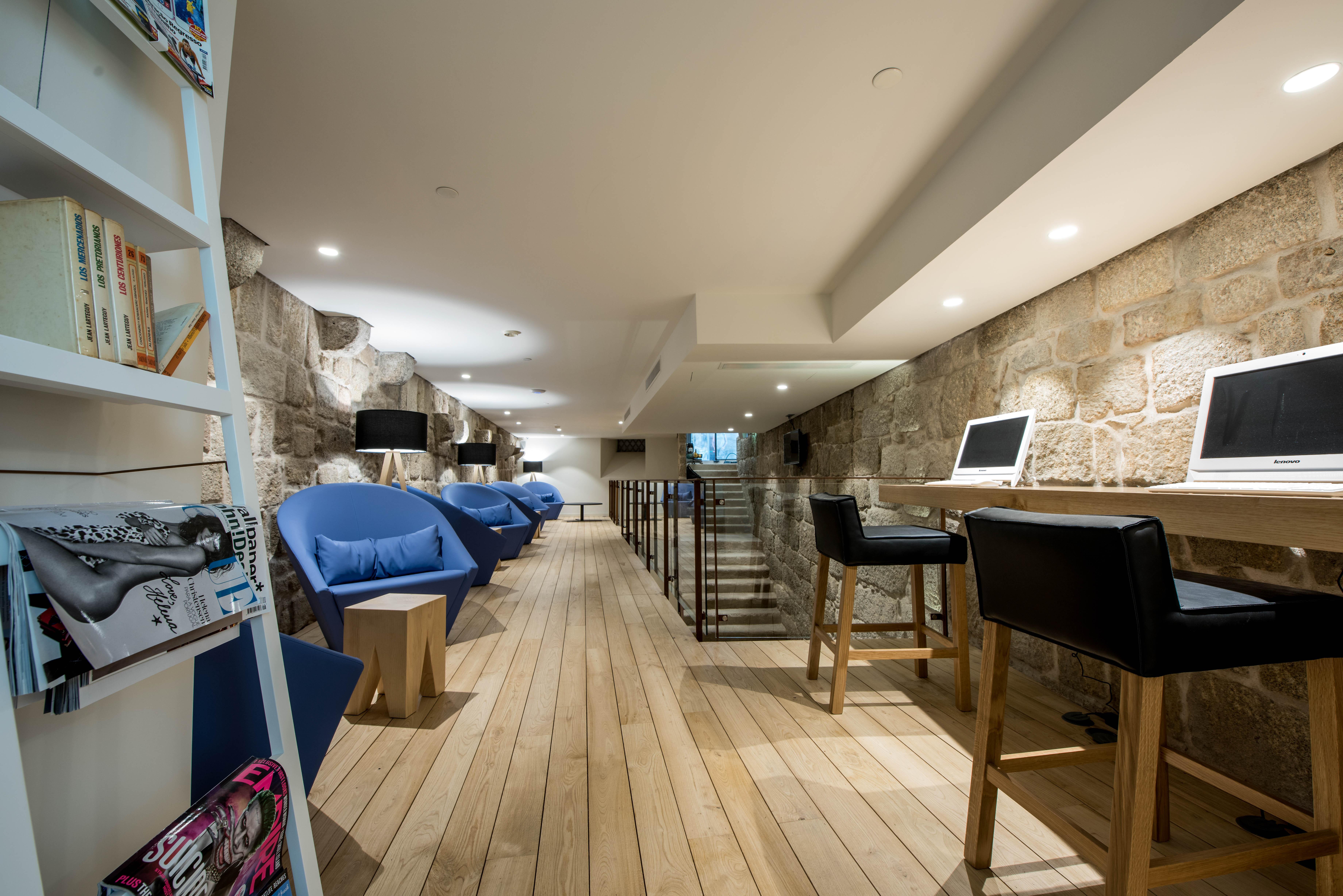 Bluesock Hostels Πόρτο Εξωτερικό φωτογραφία The library at the University of Roehampton