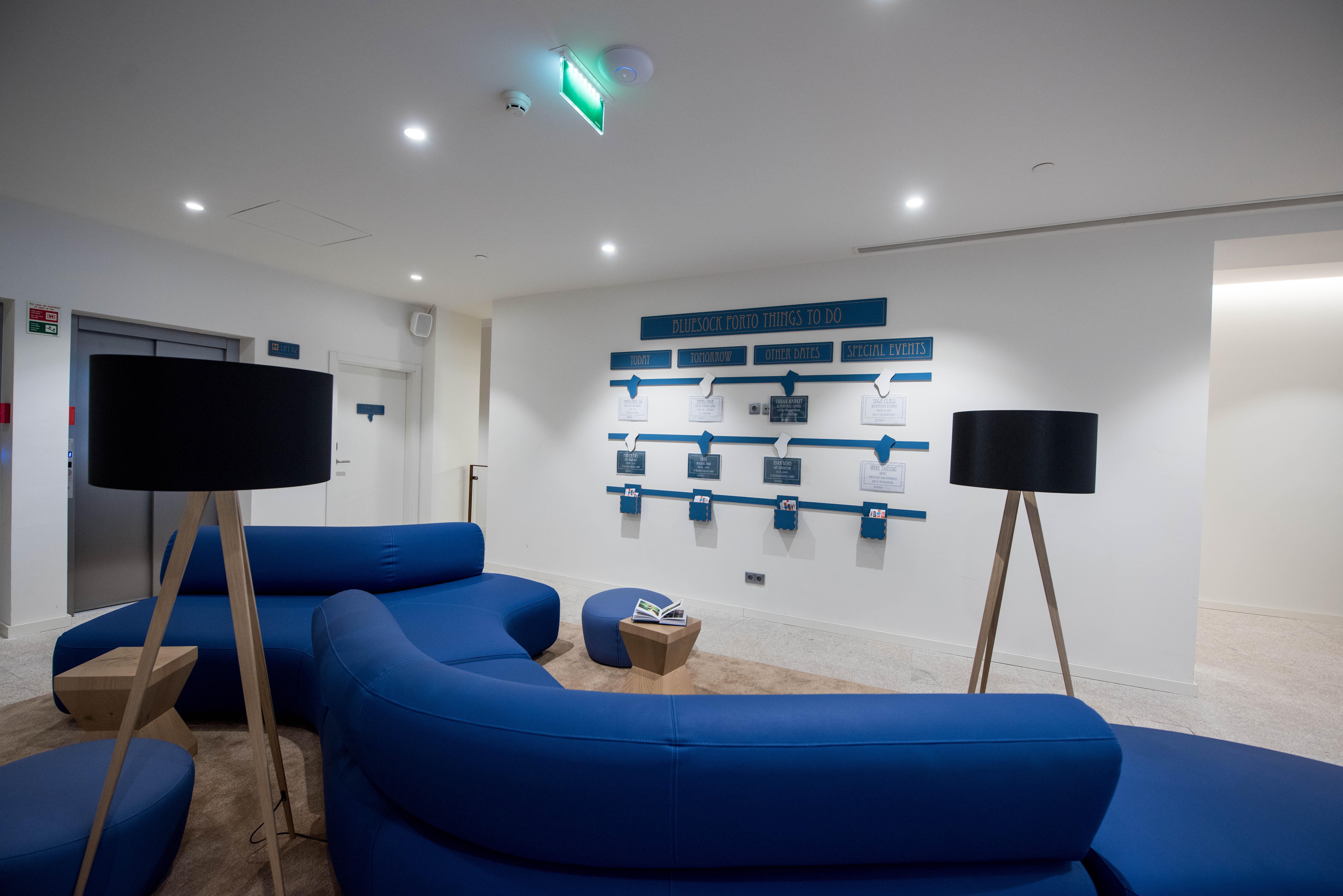 Bluesock Hostels Πόρτο Εξωτερικό φωτογραφία The waiting room at the London headquarters