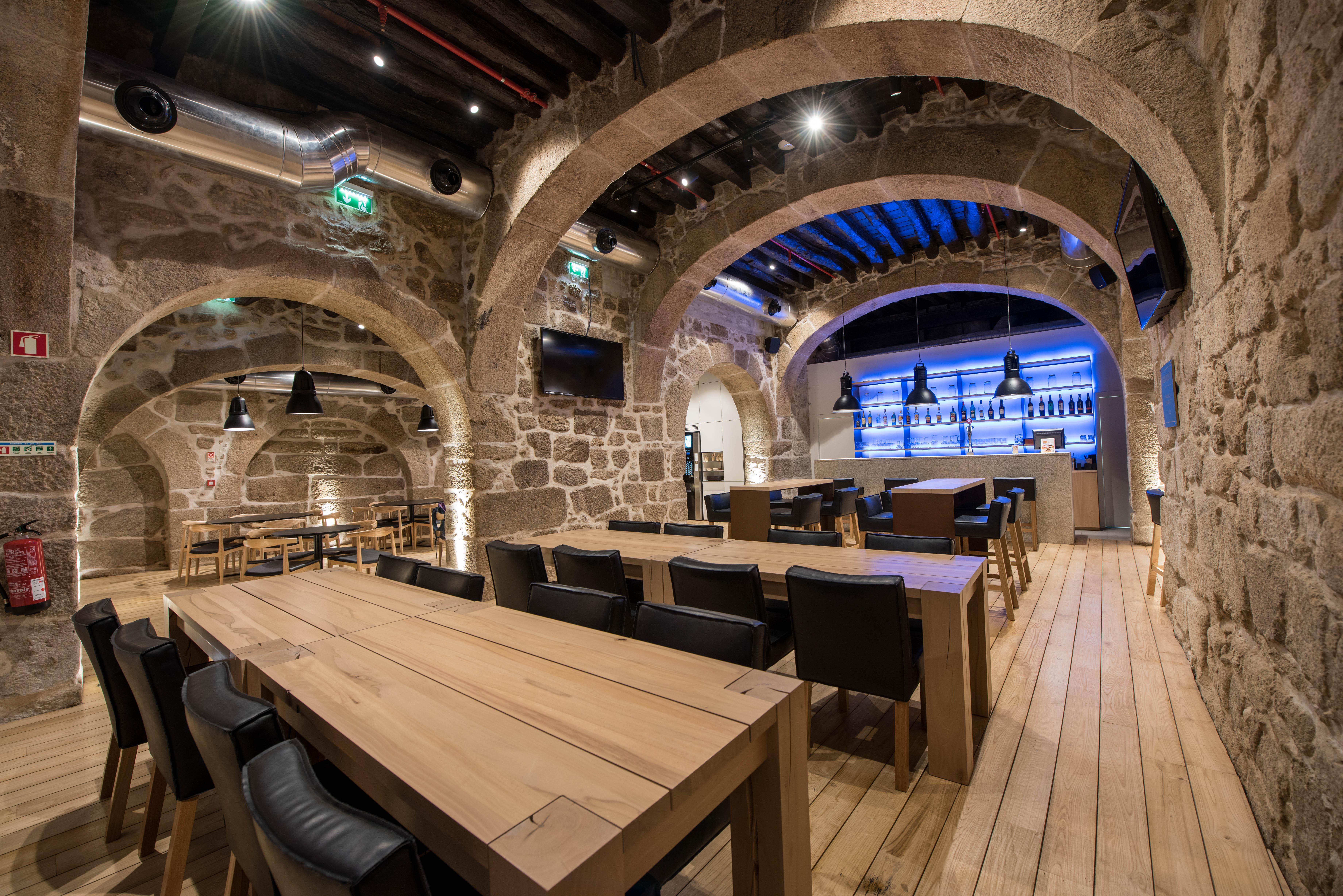 Bluesock Hostels Πόρτο Εξωτερικό φωτογραφία The interior of the restaurant