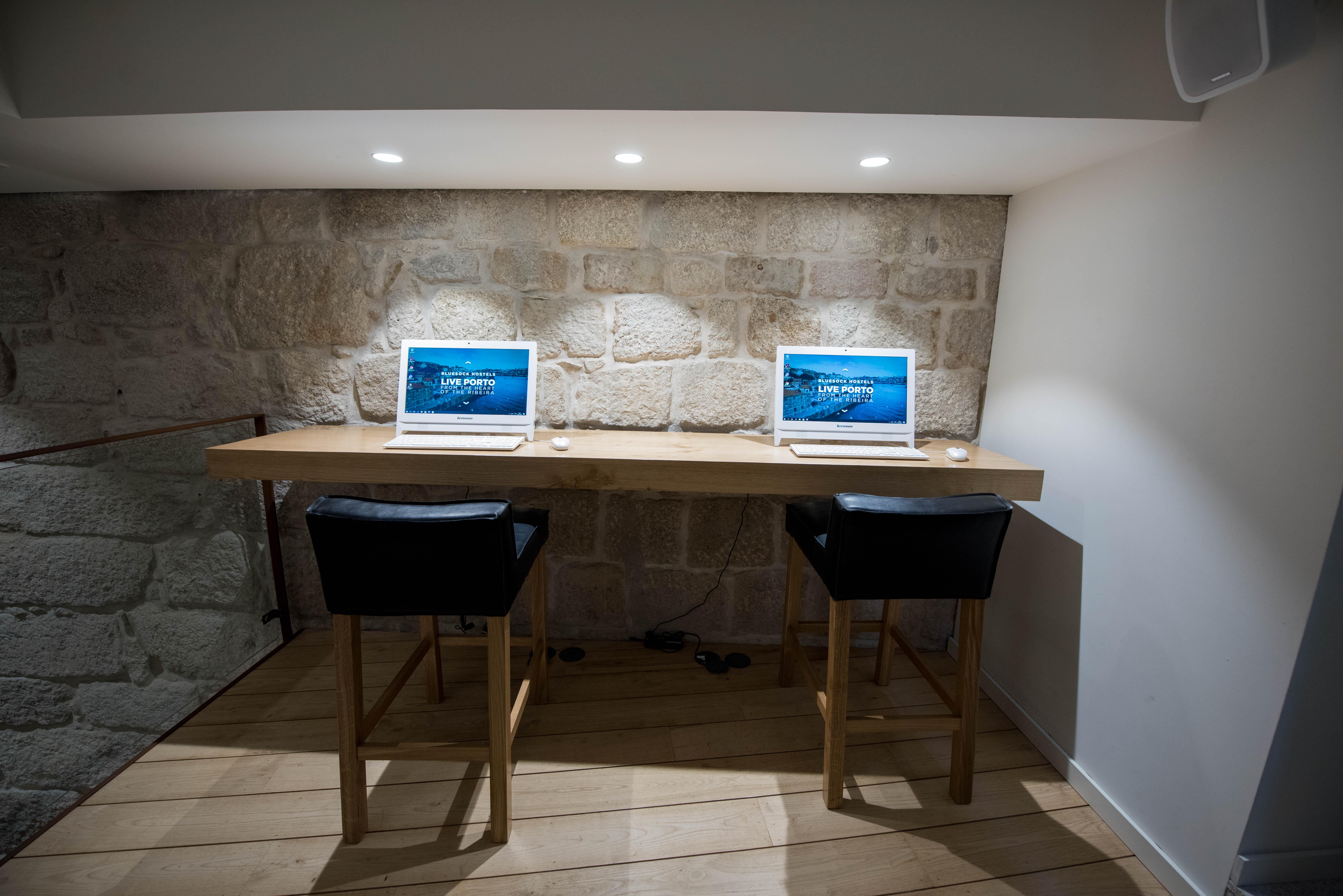 Bluesock Hostels Πόρτο Εξωτερικό φωτογραφία The Internet Café at the Museum of the History of the Portuguese Jews