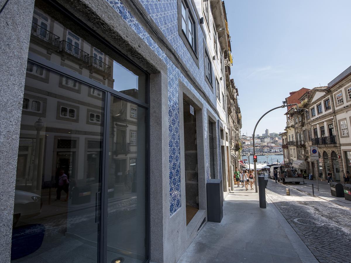Bluesock Hostels Πόρτο Εξωτερικό φωτογραφία The facade of the building, with the azulejo tiles