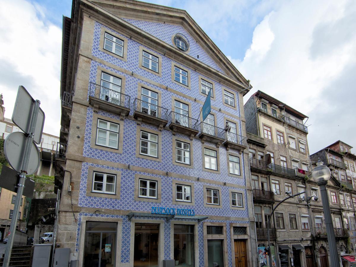 Bluesock Hostels Πόρτο Εξωτερικό φωτογραφία The facade of the building, with the blue tilework