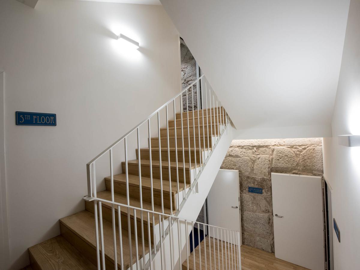 Bluesock Hostels Πόρτο Εξωτερικό φωτογραφία Stairs in the new building