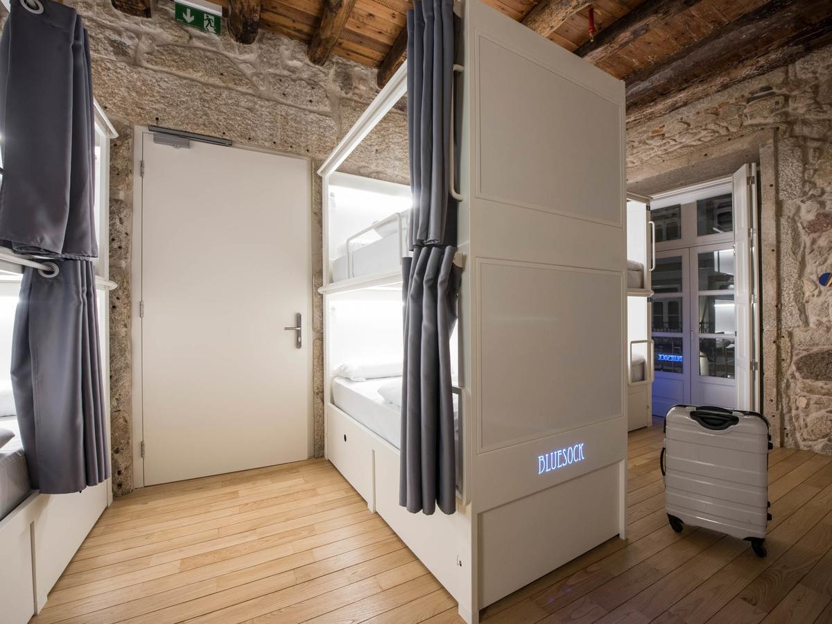 Bluesock Hostels Πόρτο Εξωτερικό φωτογραφία A capsule hotel in Barcelona, Spain
