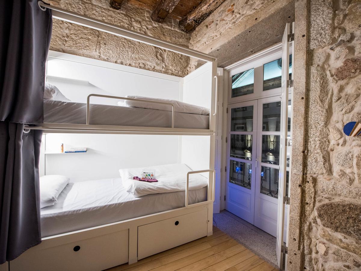 Bluesock Hostels Πόρτο Εξωτερικό φωτογραφία Hostel room in Athens, Greece