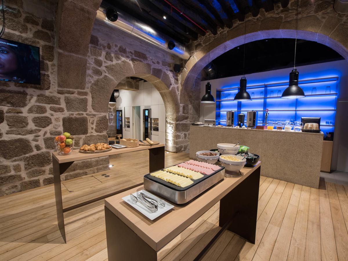Bluesock Hostels Πόρτο Εξωτερικό φωτογραφία The interior of the restaurant
