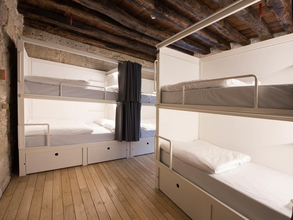 Bluesock Hostels Πόρτο Εξωτερικό φωτογραφία Hostel room in Paris